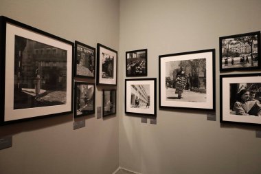 Madrid, İspanya - 4 Aralık 2025: Madrid 'deki Madrid Sergi Salonu' nun 2. Kanalı 'nda 14 Millones de Ojos fotoğraf sergisi