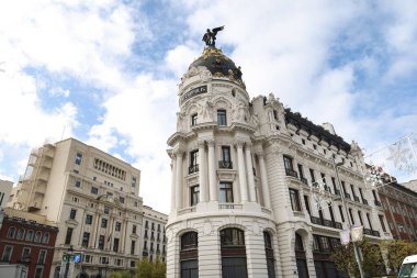 Madrid, İspanya - 8 Aralık 2025 Madrid 'deki Majestic Metropolis Binası