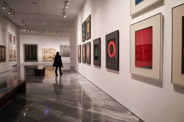 Alcoy, Alicante, İspanya - 7 Ocak 2026: Alcoy şehrindeki eski Monte Piedad binasındaki IVAM CADA ALCOY çok kültürlü sanat sergisi