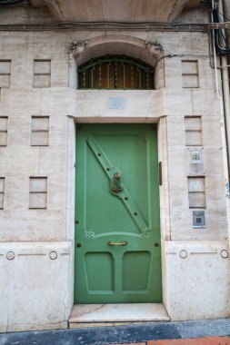 Alcoy, Alicante, İspanya - 7 Ocak 2026: Alcoy şehrinin merkezindeki güzel modernist stil evi