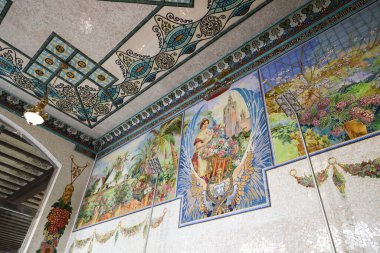 Valencia, İspanya... 8 Ocak 2026 'da Valencia' nın merkezinde modern tarzda Norte Tren İstasyonu 'nun güzel mozaikleri.