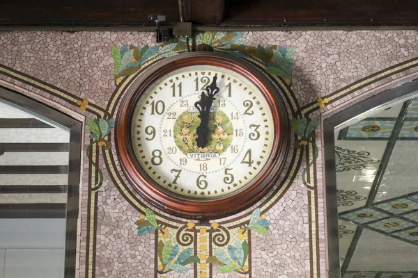 Valencia, İspanya... 8 Ocak 2026, Valencia şehir merkezinde modernist tarzda Norte Tren İstasyonu Saati.