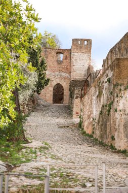 Sierra del Castell Hill 'deki Jativa Kalesi' nin Castell Menor 'u. Valencia, İspanya