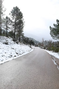 Albacete, İspanya 'da Sierra de Alcaraz' da karlı manzara