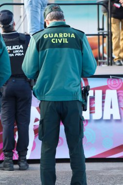 Santa Pola, İspanya - 18 Ocak 2026: Alicante ilinin Santa Pola kasabasındaki Yarı Maraton 'da güvenlik desteği