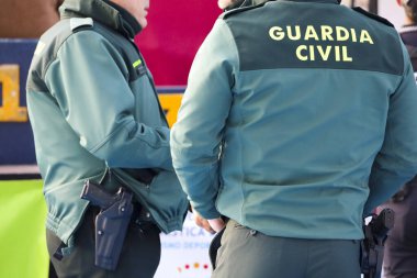 Alicante, İspanya - 16 Ocak 2026: İspanya 'da sokakta çalışan sivil polis memurları