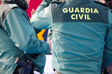 Alicante, İspanya - 16 Ocak 2026: İspanya 'da sokakta çalışan sivil polis memurları