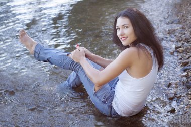 yırtık kot pantolon