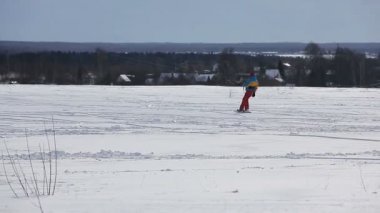 Kış snowkiting sahada.