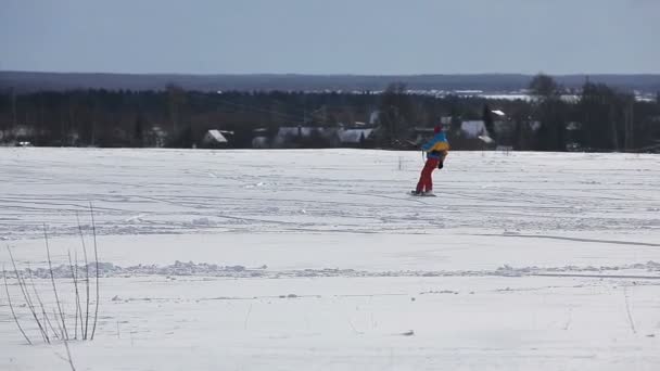 Snowkiting inverno no campo . — Vídeo de Stock