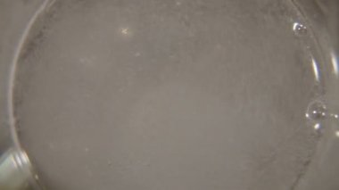 suya düşen efervesan tablet