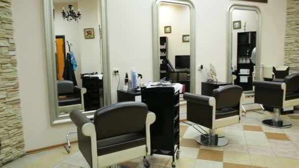 New interior of european beauty salon. — Stock Video