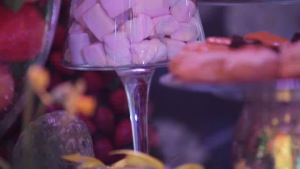 Tavola dei dolci sulla festa — Video Stock