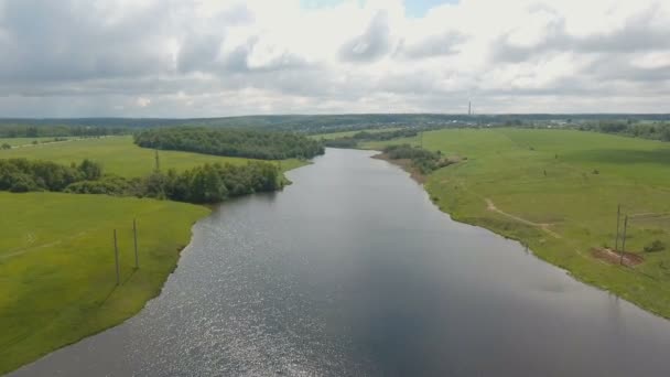 Letecký View.Landscape pole, jezera. — Stock video