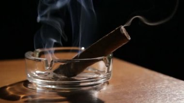 Sigara puro tablası.