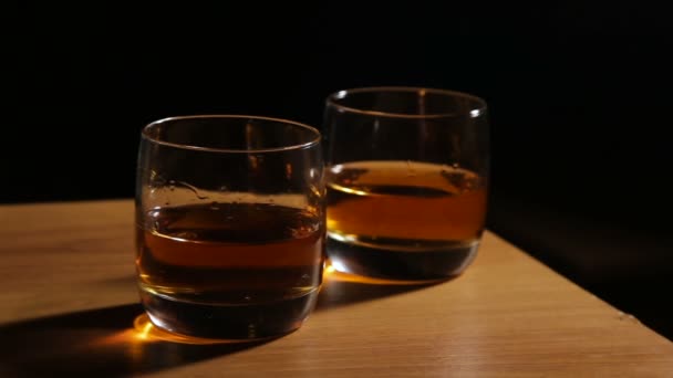 Whiskey in glasses — Stock Video