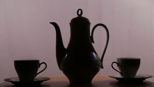 Juego de té en la mesa — Vídeo de stock