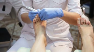 Kadın alıcı pedikür.