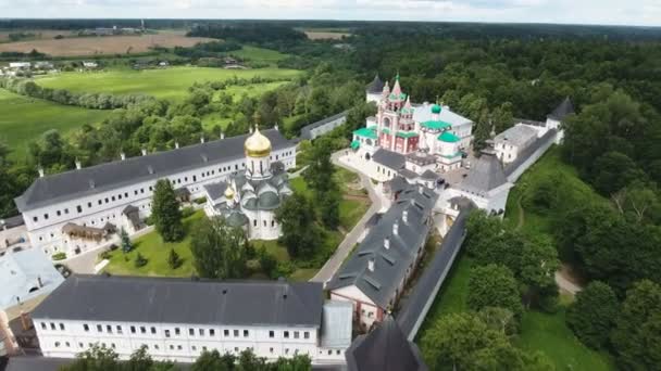 Monasterio cristiano ortodoxo.Vista aérea — Vídeos de Stock