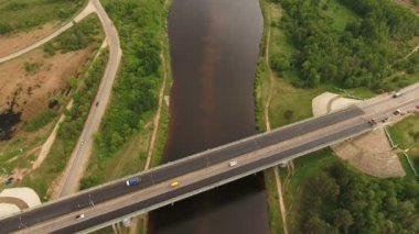 Yolu Köprülü nehri.