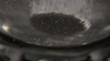 suya düşen efervesan tablet