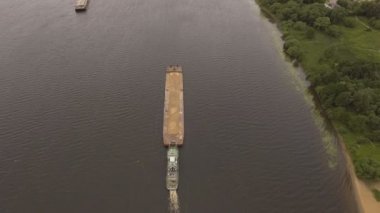 Havadan görünümü: mavna Nehri üzerinde.