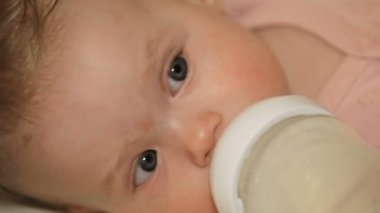Biberon içme formu.