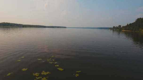 survolant la rivière 
