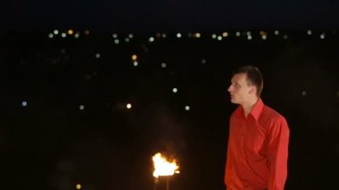 Geceleyin ateş gösterisi.