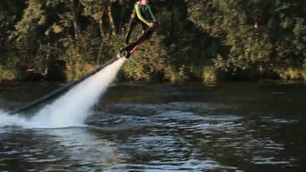 Hover bestuur rider. Bestuur rider vliegen. — Stockvideo