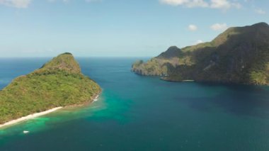 Kumlu bir tropik ada. El nido, Filipinler