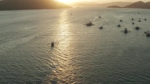 Puesta de sol sobre el mar y las islas. Filipinas, Palawan — Vídeo de stock