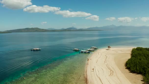 Tropisch eiland met zandstrand. Palawan, Filipijnen — Stockvideo