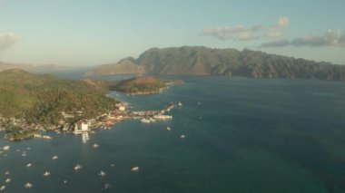 Coron kasabasının hava manzarası. Filipinler, Palawan, Busuanga