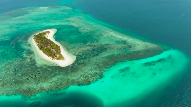 Beautiful beach on a tropical island. Balabac, Palawan, Philippines. — Stock Video