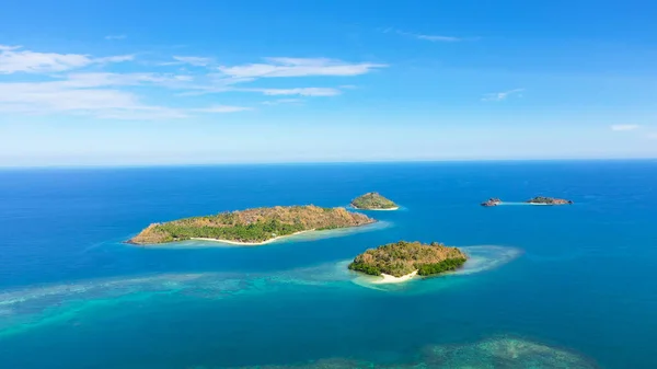 Les îles tropicales et la mer bleue. Philippines, Zamboanga. — Photo