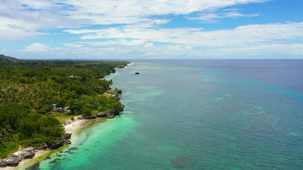 Bela praia e mar azul-turquesa. Anda Bohol, Filipinas. — Fotografia de Stock