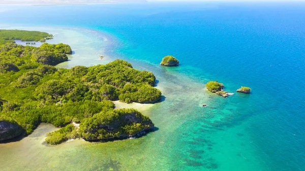 Seascape: islands and blue sea (en inglés). Bohol, Filipinas — Foto de Stock