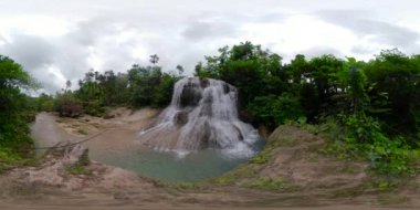 Güzel tropik şelale 360VR