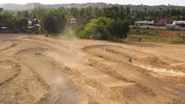 Motorcycle racers on the motocross track. — Stock Video