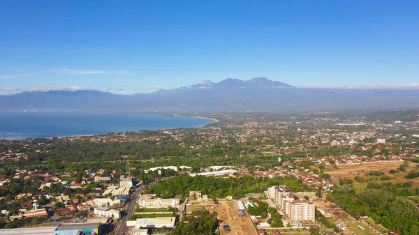 Davao şehrinin havadan görüntüsü.