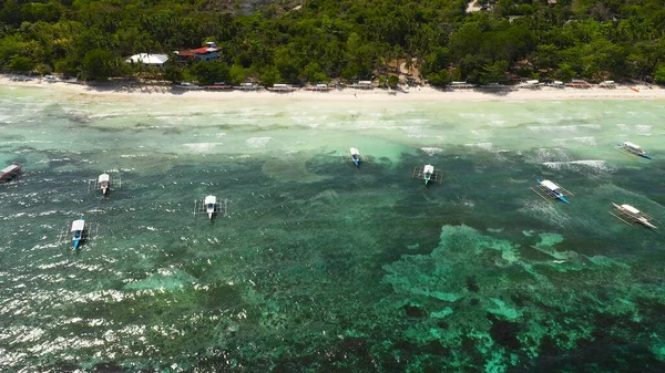 砂浜と熱帯の海。フィリピンのパングラオ島. — ストック写真