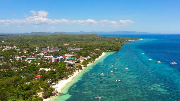 Playa de arena y mar tropical. Isla de Panglao, Filipinas. — Foto de Stock