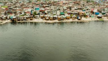 Manila 'nın gecekondu ve yoksul semtleri.