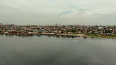 Manila 'nın gecekondu ve yoksul semtleri.