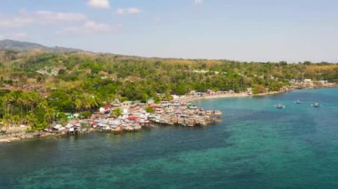 Filipinler 'deki balıkçı köyü. Mindanao.