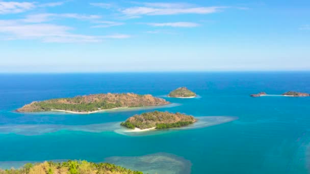 Tropik adalar ve mavi deniz. Filipinler, Zamboanga. — Stok video