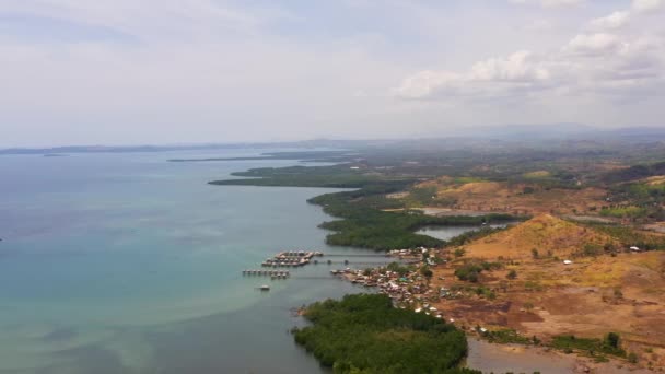 Paisagem tropical com praia e mar. — Vídeo de Stock