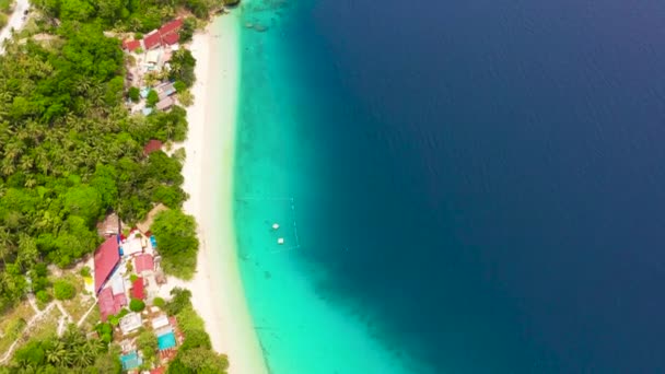 Tropikalna wyspa Samal z plażą. Filipiny, Mindanao. — Wideo stockowe