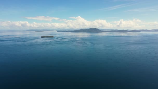 Blauwe zee en tropische eilanden. Mindanao, Filipijnen. — Stockvideo
